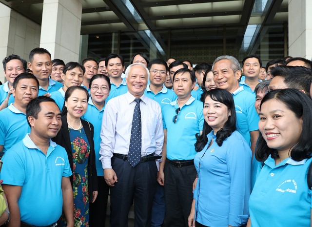 Phó Chủ tịch Quốc hội Uông Chu Lưu gặp mặt Đoàn cá nhân tiêu biểu được tôn vinh trong giải thưởng Tôn Đức Thắng và giải thưởng 28/7